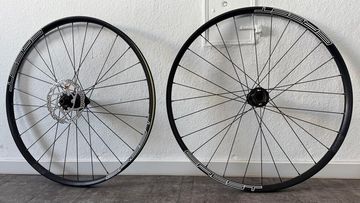 Used Stans Notubes Crest Lefty Ocho 2022 bike — image 1 of 8