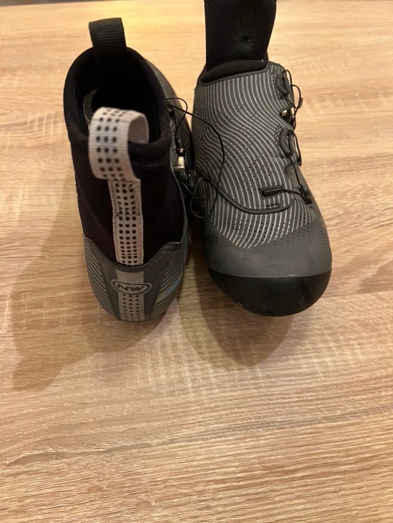 Used Northwave Artic Goretex 2025 bike — image 3 of 5