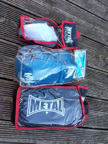 Metal, Protections Arts martiaux