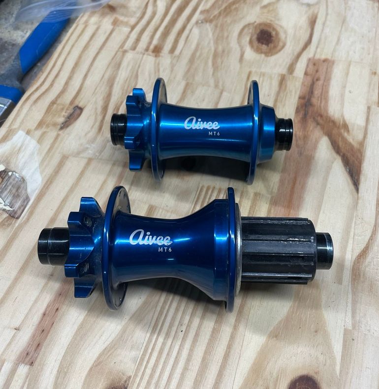 Used Aivee MT6 Hub bike — image 1 of 2