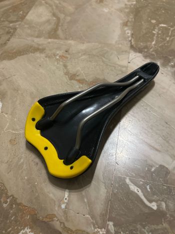 Used Selle Italia Sellino Nero/Giallo 2015 bike — image 5 of 6