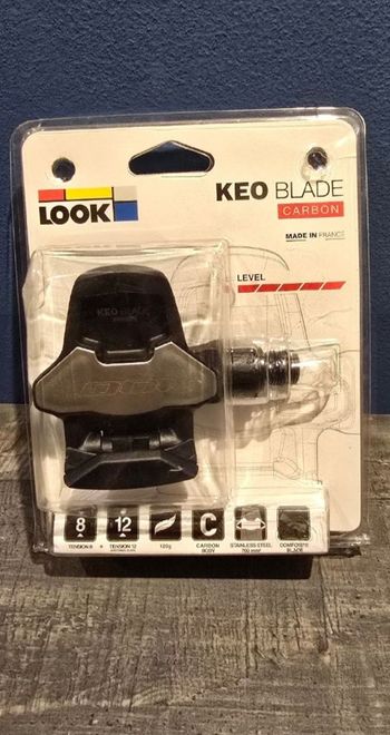 Look, Keo Blade Carbon Pedals with Gray Cleats + 4 Pairs Keo Grip Red Cleats