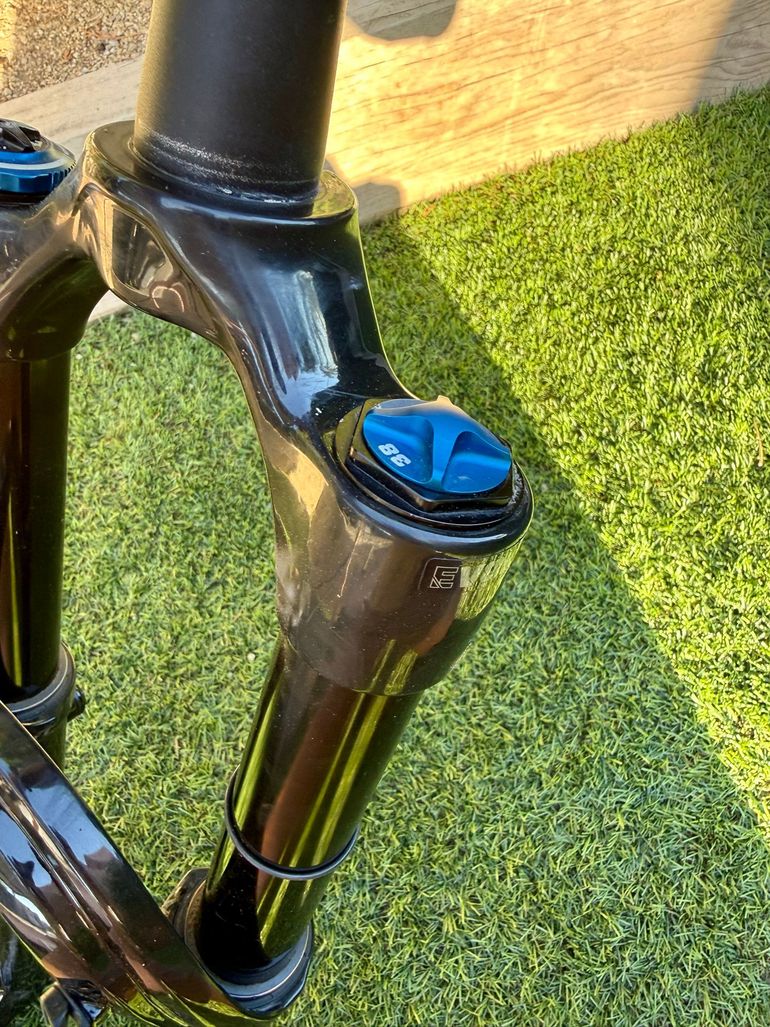 Used Fox 38 Performance Elite Grip 2 29" 160mm 44mm offset 2023 bike — image 10 of 10