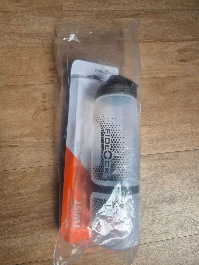 Used Fidlock TWIST 800 Single Bottle + bike base bike — image 1 of 3
