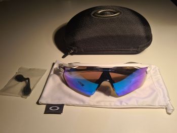 Oakley, Radar ev