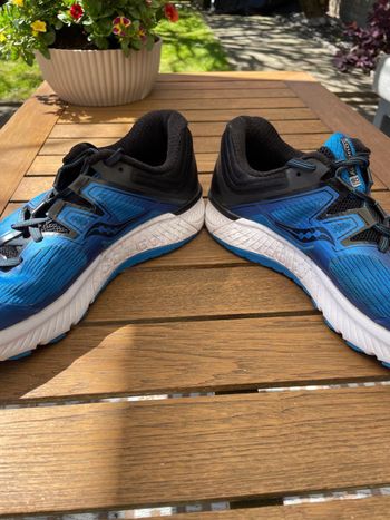 Used Saucony Everun Running Shoes 2017 bike — image 3 of 5