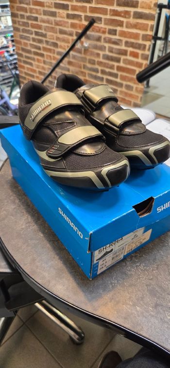 Used Shimano SH-R064 bike — image 1 of 4
