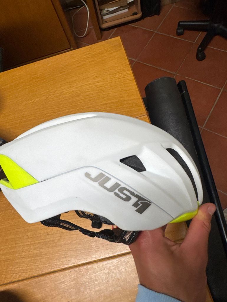 Used Just 1 casco Helmet 2025 bike — image 2 of 3