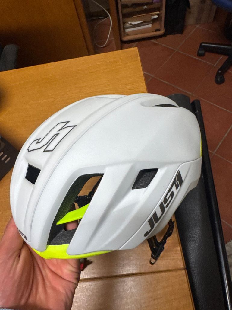 Used Just 1 casco Helmet 2025 bike — image 1 of 3