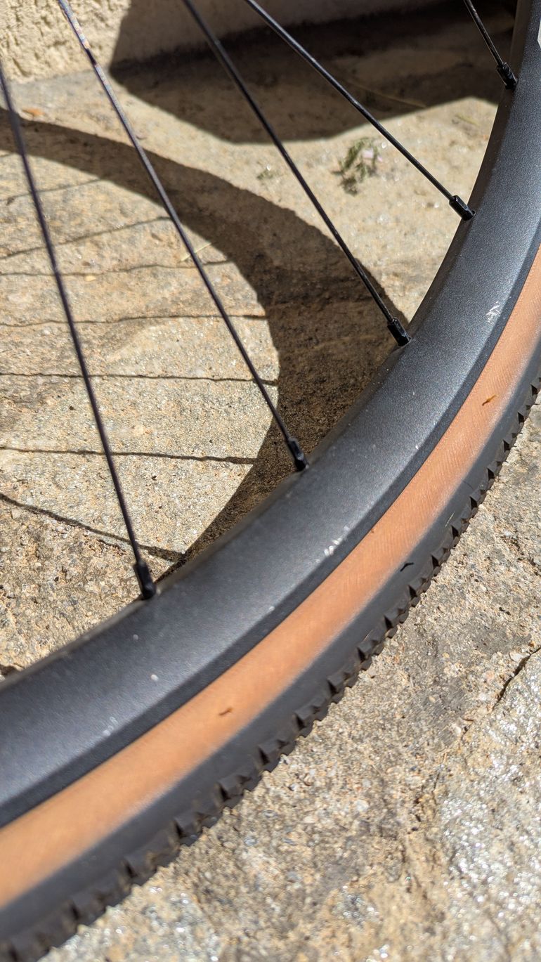 Used DRC Roue avant dynamo 29” moyeu SON 28 + X-Cross 25mm bike — image 3 of 3