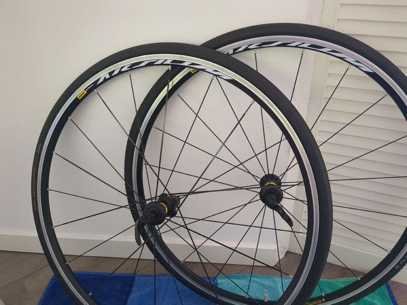 Używany Mavic Aksium Wheelset 2025 bike — zdjęcie 1 z 6