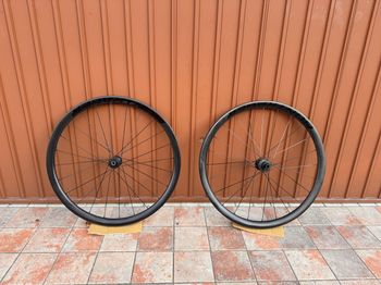 Used Bontrager Aeolus Elite 35 TLR Disc Road Wheel 2023 bike — image 4 of 7