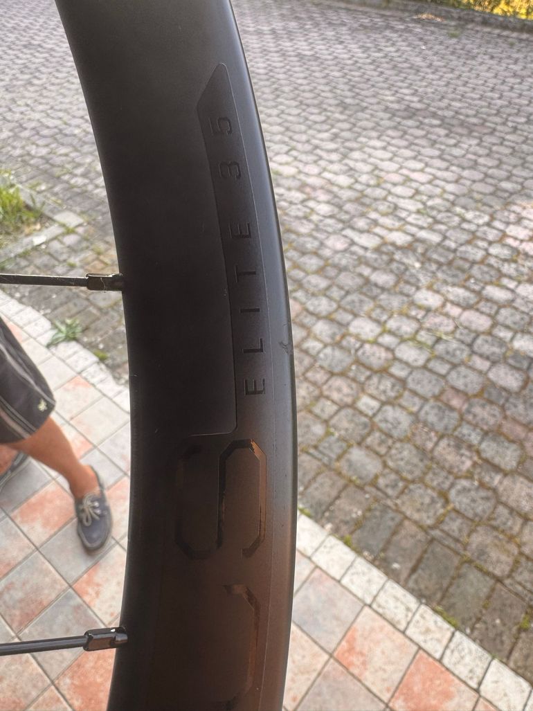 Used Bontrager Aeolus Elite 35 TLR Disc Road Wheel 2023 bike — image 8 of 8