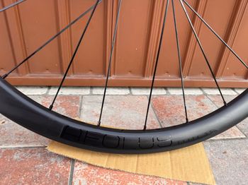 Used Bontrager Aeolus Elite 35 TLR Disc Road Wheel 2023 bike — image 5 of 7