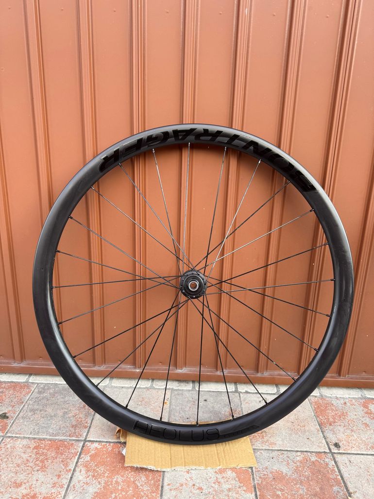 Used Bontrager Aeolus Elite 35 TLR Disc Road Wheel 2023 bike — image 2 of 7