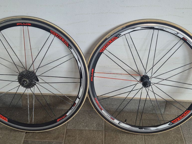 Vuelta XRP Crosser Plus Wheelset bike de segunda mano — imagen 1 de 10