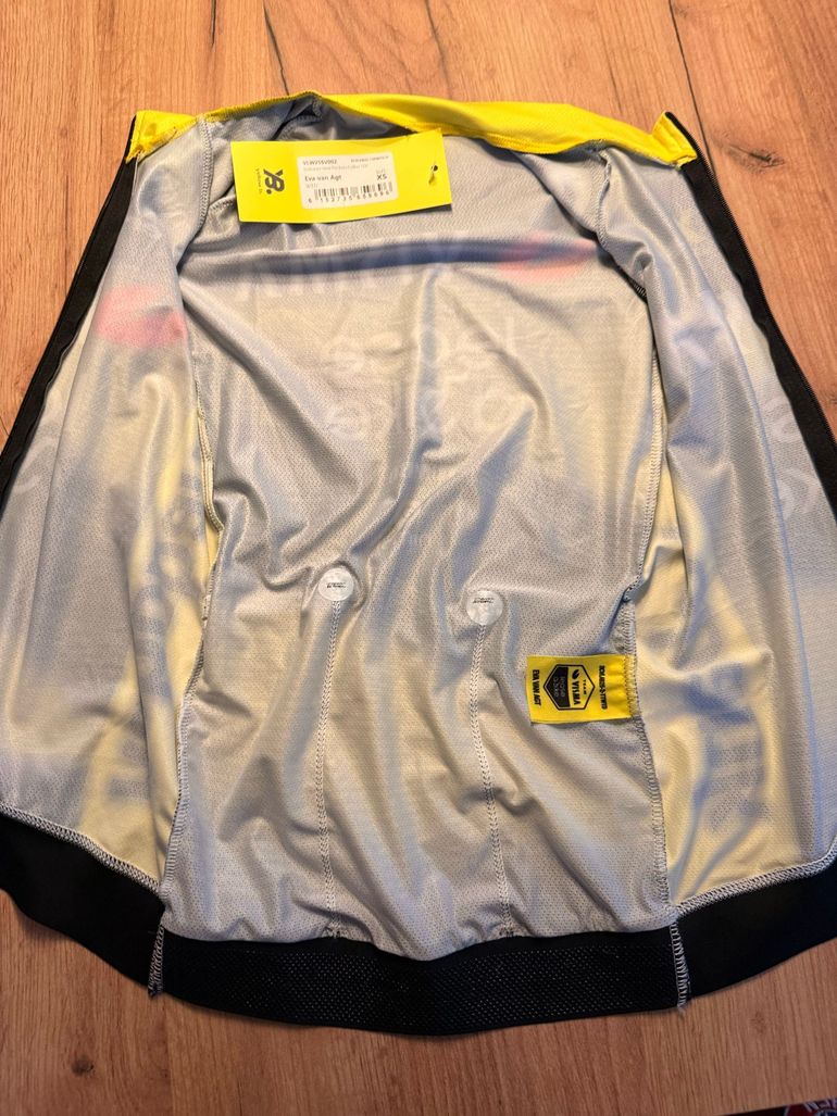 Used Yellow b. The Swarm Jersey 2025 bike — image 6 of 8