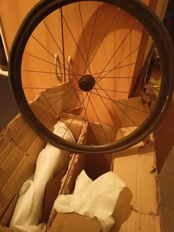 Used Bontrager Affinity TLR Disc 700C Wheelset bike — image 1 of 2