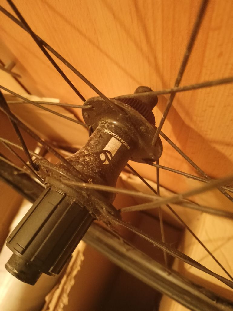 Used Bontrager Affinity TLR Disc 700C Wheelset bike — image 2 of 2