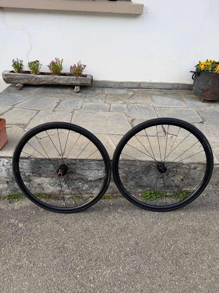 Used DT SUISSE R470 2026 bike — image 1 of 5