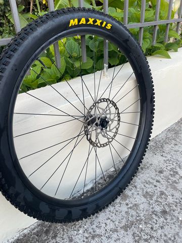 Used Syncros Silverton 2.5 Wheelset 2025 bike — image 2 of 10