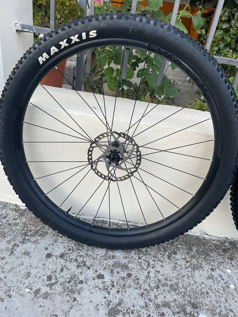 Used Syncros Silverton 2.5 Wheelset 2025 bike — image 1 of 10
