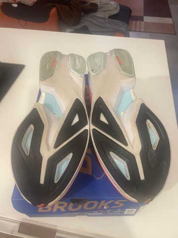 Used Brooks Hyperion Max 3 2025 bike — image 5 of 5