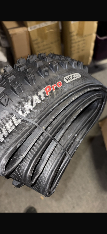 Kenda 27x40 DH Casing Tire 2025 Tyres & Tubes de segunda mano