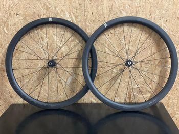 Used Fulcrum Carbon Wheelset 2024 bike — image 2 of 6