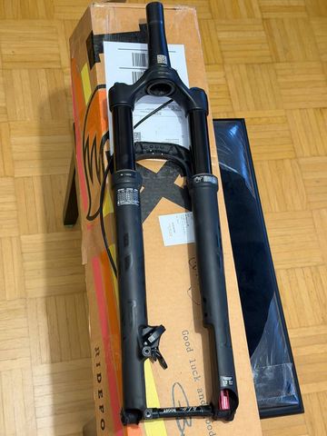 Fox 32 SC Performance 29" 100mm Boost 2023 bike usato — immagine 2 di 5