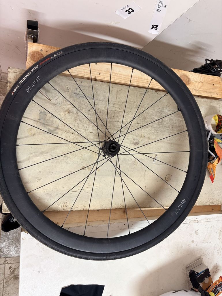 Used Hunt 40 Carbon Aero Disc 2023 bike — image 13 of 15