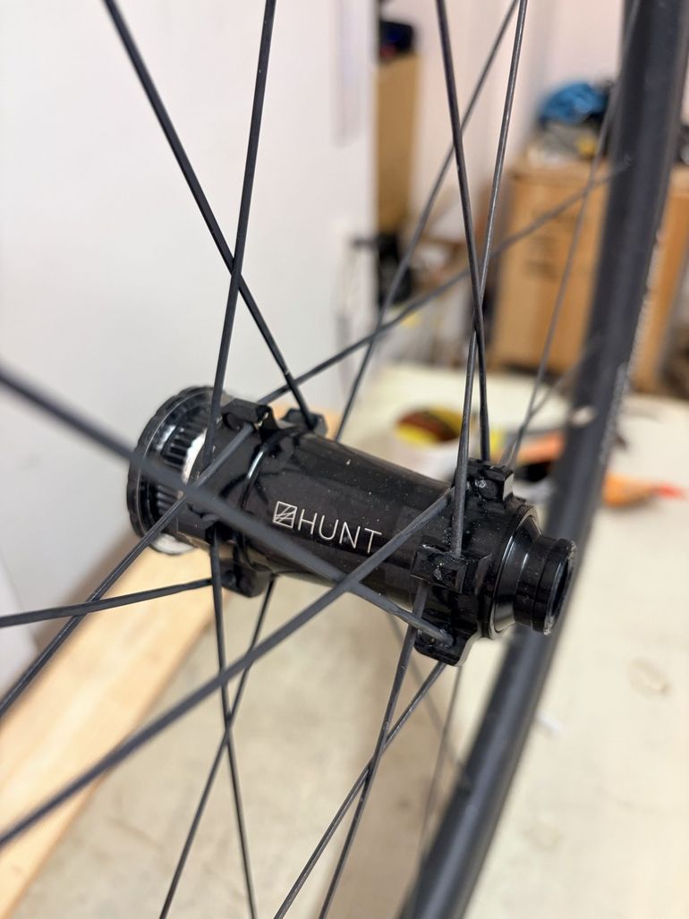 Used Hunt 40 Carbon Aero Disc 2023 bike — image 11 of 15
