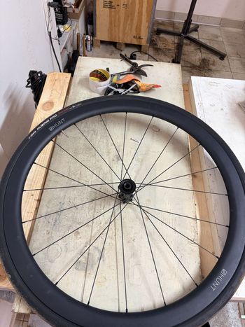 Used Hunt 40 Carbon Aero Disc 2023 bike — image 9 of 15