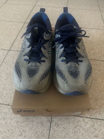 Used Asics cumulus 25 bike