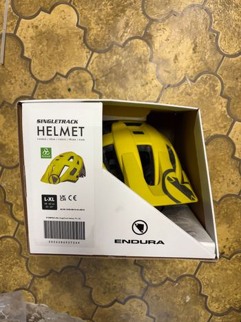 Used Endura SingleTrack Helmet 2026 bike — image 2 of 3