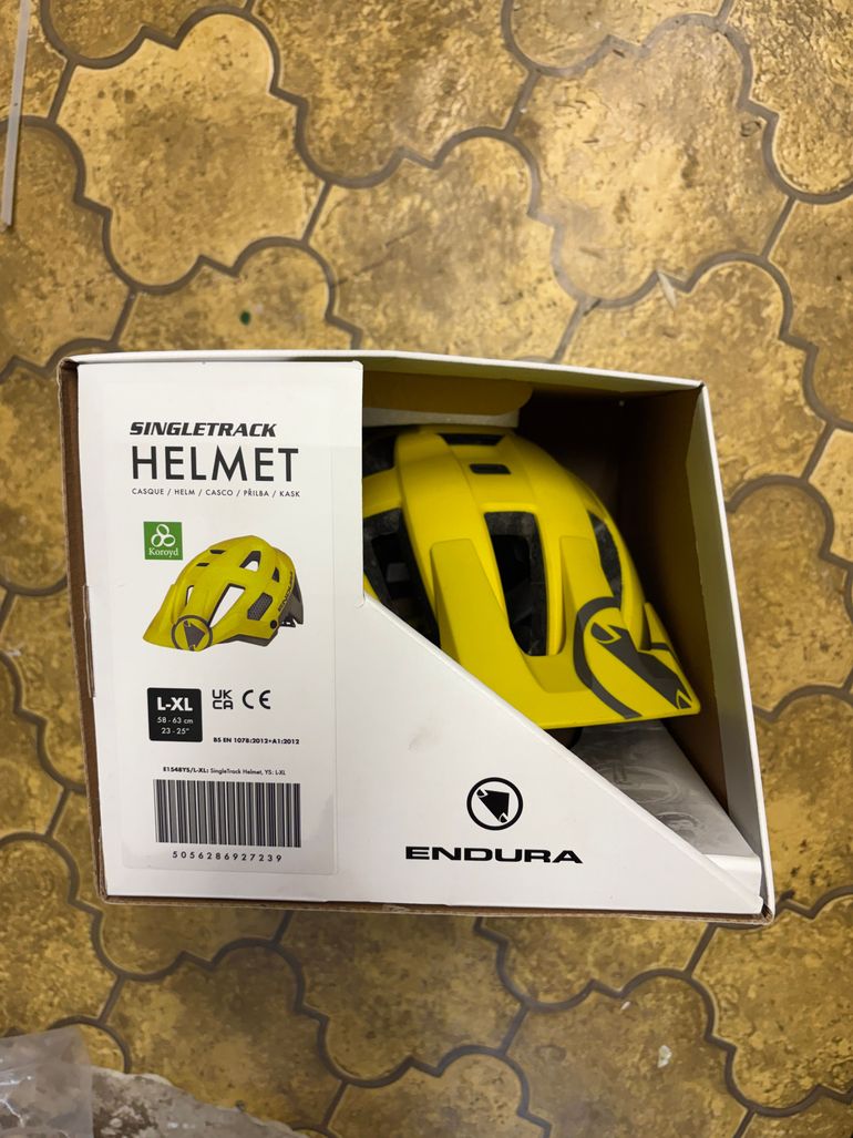 Used Endura SingleTrack Helmet 2026 bike — image 2 of 3