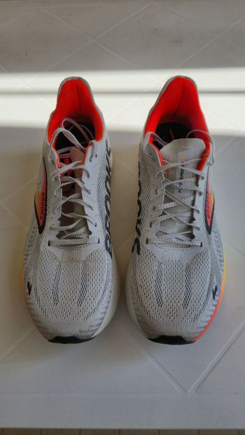 Brooks, Hyperion Max 2