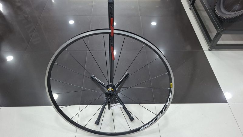 Gebrauchtes Mavic Aksium Front Road Wheel V-Brake 2025 Wheels