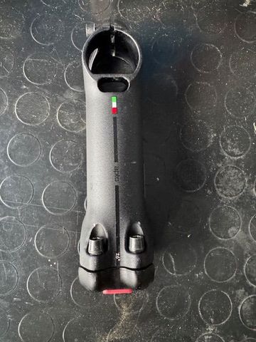 Tweedehands 3T APTO STEALTH Stem 2025 Cockpit