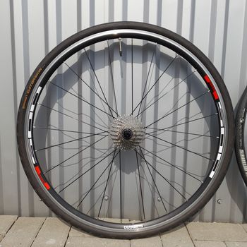 Used Shimano WH-R501 Wheelset bike — image 4 of 11