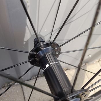 Used Shimano WH-R501 Wheelset bike — image 11 of 11