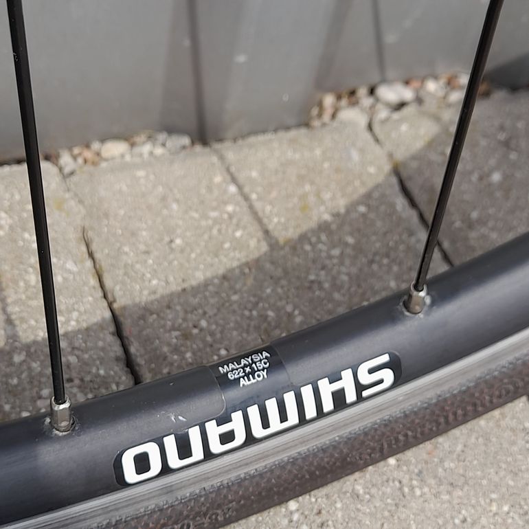 Used Shimano WH-R501 Wheelset bike — image 10 of 11