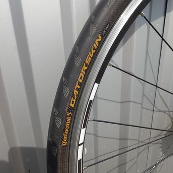 Used Shimano WH-R501 Wheelset bike — image 5 of 11