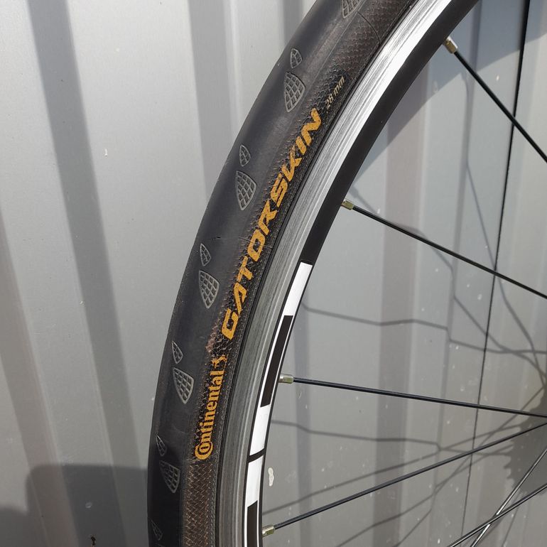 Used Shimano WH-R501 Wheelset bike — image 5 of 11