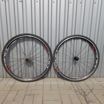 Used Shimano WH-R501 Wheelset bike — image 1 of 11