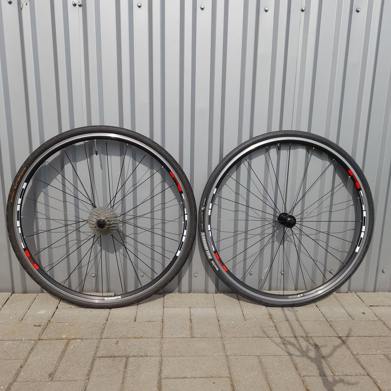 Used Shimano WH-R501 Wheelset bike — image 1 of 11