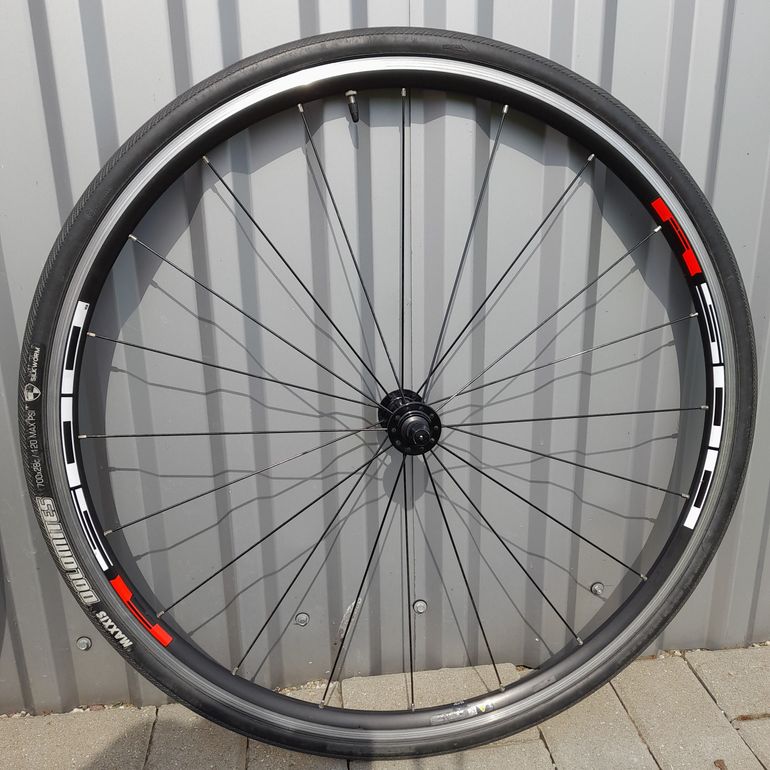 Used Shimano WH-R501 Wheelset bike — image 2 of 11