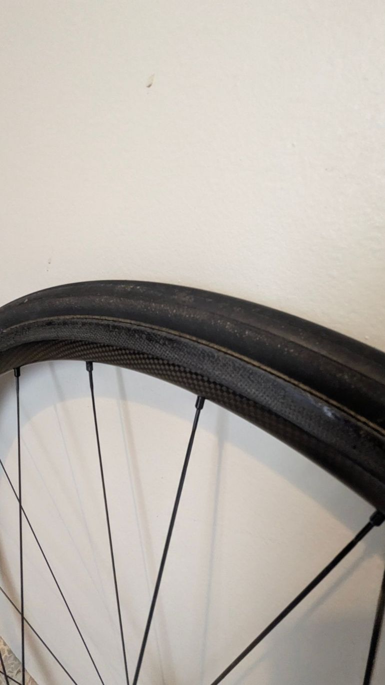 Used Autre Roues carbone boyaux Campagnolo moyeux, Shimano cassette 10/11 vitesses 2015 bike — image 7 of 7