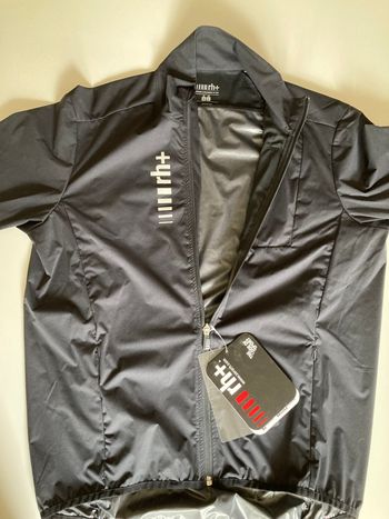 Rh+, Emergency Jacket