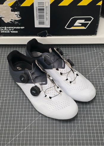 Used Gaerne G.Jet EU 42 Bianco/Antracite bike — image 3 of 9